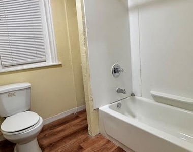 1121 N 41st Street - Photo Thumbnail 11