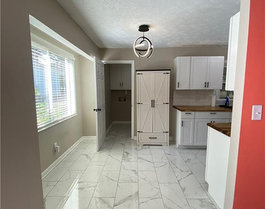 1701 Carter Baron Place - Photo Thumbnail 6