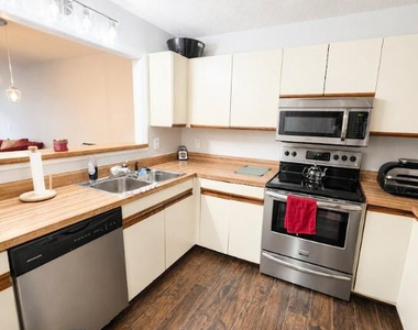 1207 Huntsman Court - Photo Thumbnail 8