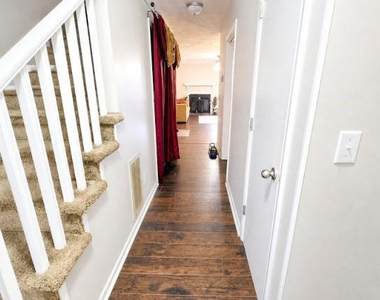 1207 Huntsman Court - Photo Thumbnail 3