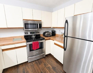 1207 Huntsman Court - Photo Thumbnail 7