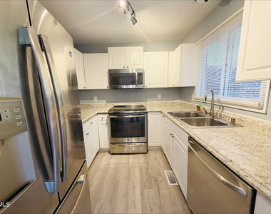 378 Kittery Lane - Photo Thumbnail 8