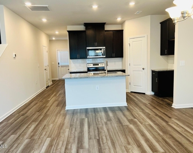 929 Field Ivy Drive - Photo Thumbnail 2