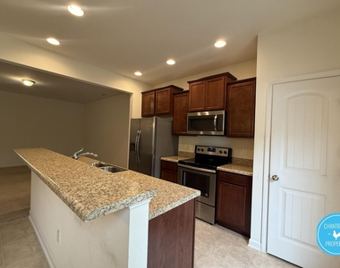 49 E Grove Point Drive - Photo Thumbnail 2