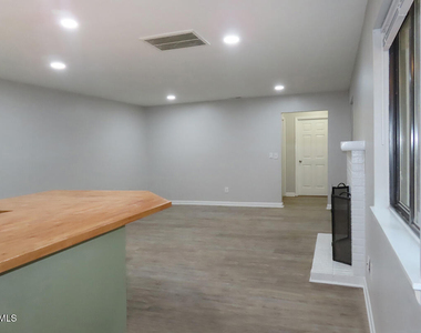 913 Shady Lawn Road - Photo Thumbnail 2