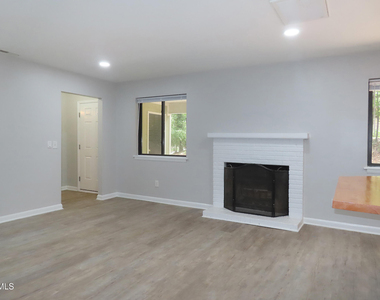 913 Shady Lawn Road - Photo Thumbnail 4