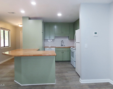 913 Shady Lawn Road - Photo Thumbnail 8