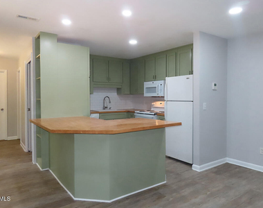 913 Shady Lawn Road - Photo Thumbnail 6