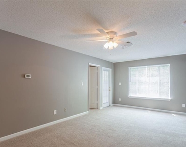 1521 Graduate Lane - Photo Thumbnail 6