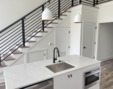 615 Daniels Street - Photo Thumbnail 4