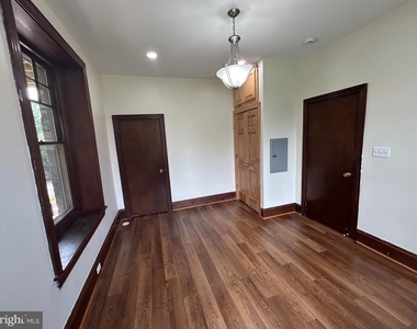 212 Forrest Avenue - Photo Thumbnail 7