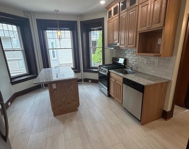 212 Forrest Avenue - Photo Thumbnail 1