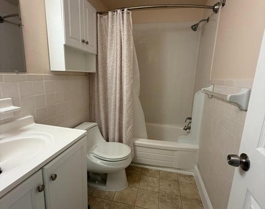 250 Tanglewood Lane - Photo Thumbnail 5