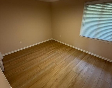 250 Tanglewood Lane - Photo Thumbnail 8
