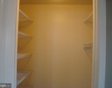 207 Wollerton Street - Photo Thumbnail 11