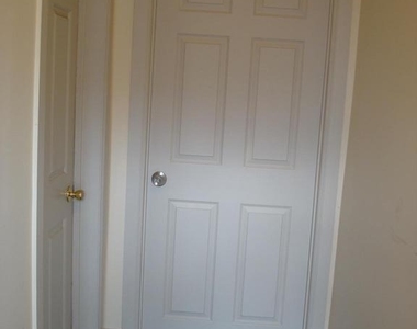 207 Wollerton Street - Photo Thumbnail 2
