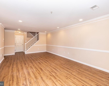 253 Flagstone Road - Photo Thumbnail 10
