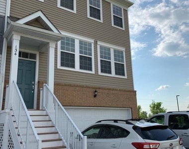 134 Admiral Lane - Photo Thumbnail 2