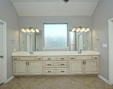 2508 Hilltop Divide Ln - Photo Thumbnail 16