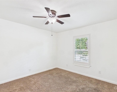 6211 Manor Rd - Photo Thumbnail 12