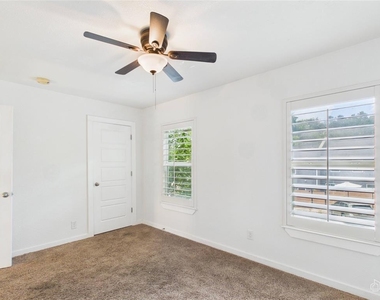 6211 Manor Rd - Photo Thumbnail 15