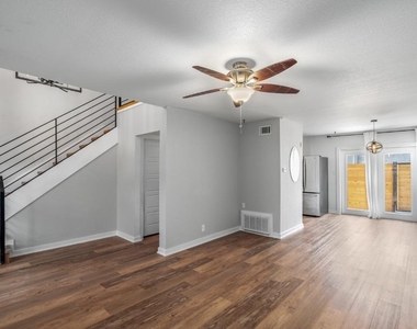 6211 Manor Rd - Photo Thumbnail 6