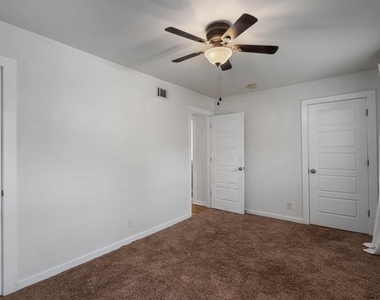 6211 Manor Rd - Photo Thumbnail 15