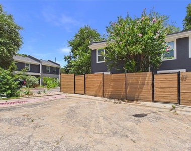 6211 Manor Rd - Photo Thumbnail 19