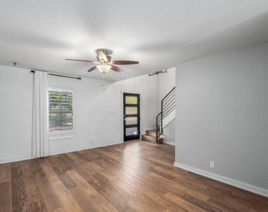 6211 Manor Rd - Photo Thumbnail 5