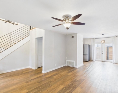 6211 Manor Rd - Photo Thumbnail 1