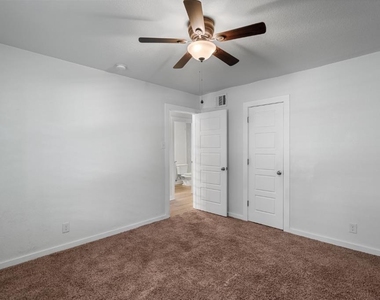 6211 Manor Rd - Photo Thumbnail 11