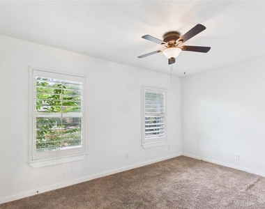 6211 Manor Rd - Photo Thumbnail 16