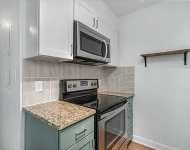 6211 Manor Rd - Photo Thumbnail 1