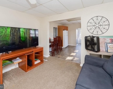 104 Market Place - Photo Thumbnail 3