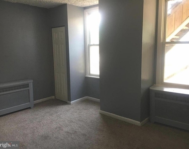 104 Market Place - Photo Thumbnail 7