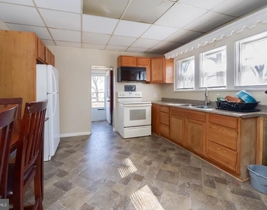 104 Market Place - Photo Thumbnail 1