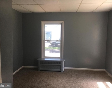 104 Market Place - Photo Thumbnail 6