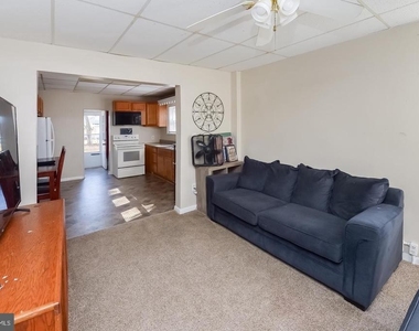 104 Market Place - Photo Thumbnail 4