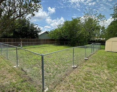 719 W 3rd St - Photo Thumbnail 24