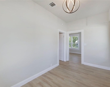 719 W 3rd St - Photo Thumbnail 5