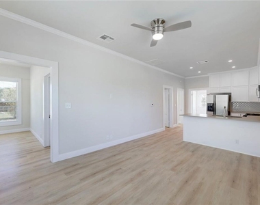 719 W 3rd St - Photo Thumbnail 7