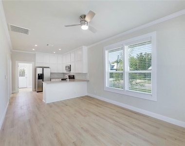 719 W 3rd St - Photo Thumbnail 6