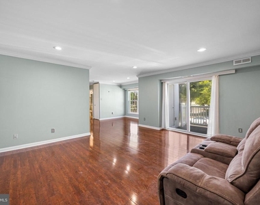 275 Green Street - Photo Thumbnail 3