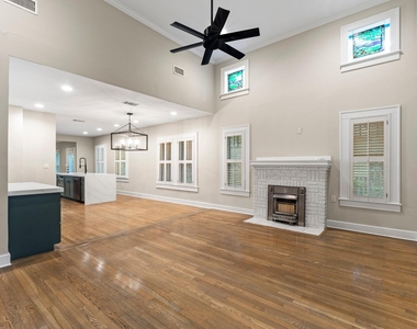 3805 Avenue G - Photo Thumbnail 5