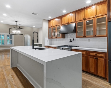 3805 Avenue G - Photo Thumbnail 12