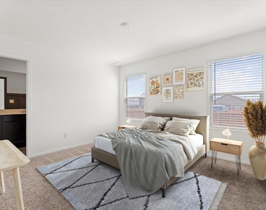 905 Powell St - Photo Thumbnail 15