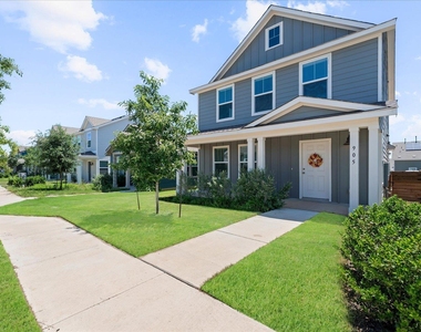 905 Powell St - Photo Thumbnail 1