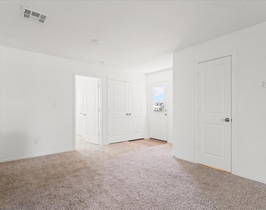 905 Powell St - Photo Thumbnail 13