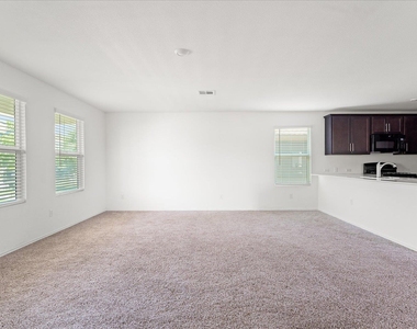905 Powell St - Photo Thumbnail 5
