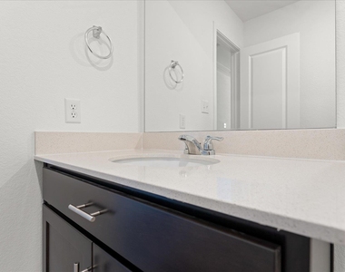 905 Powell St - Photo Thumbnail 28
